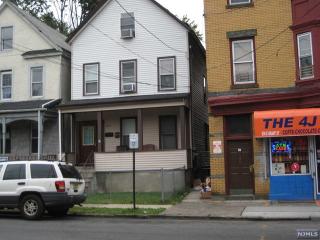 928 Grand St, Elizabeth, NJ 07201-2724