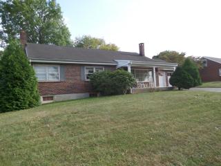 726 Floret Ave, Reading, PA 19605-1108