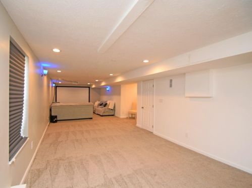 9655 Fallsridge Ct, Cincinnati OH 45231-2885 exterior