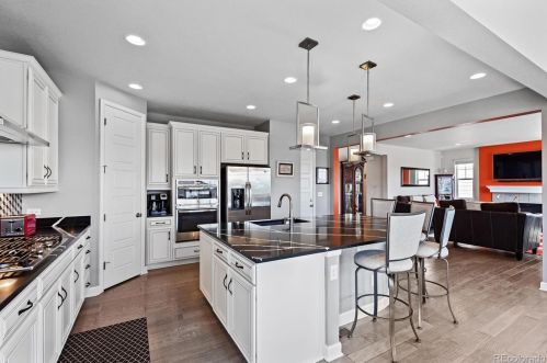 7370 Old Hammer Way, Aurora CO  80016-6115 exterior