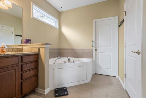 816 Mark Ln, Pingree Grove IL  60140-8278 exterior