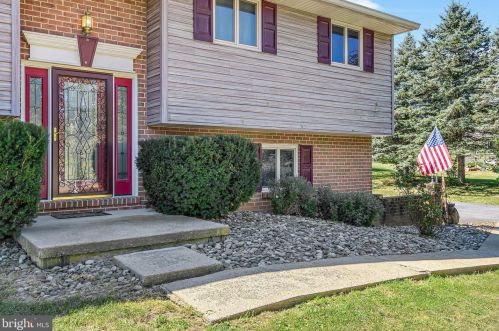 2714 Ritner Hwy, Carlisle PA  17015-9428 exterior