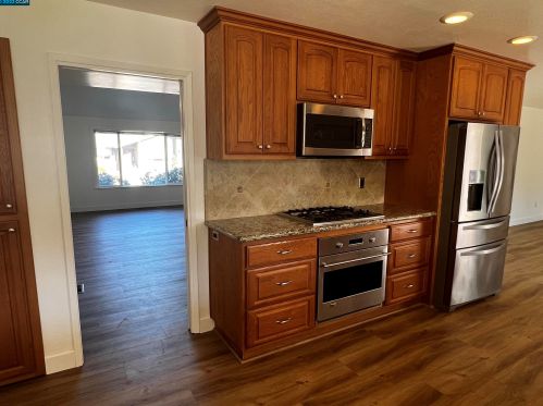 5202 Jomar Dr, Concord CA  94521-2343 exterior