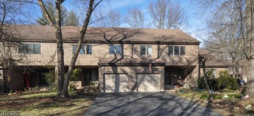 4 Lynn Ct, Morristown, NJ 07960-5960