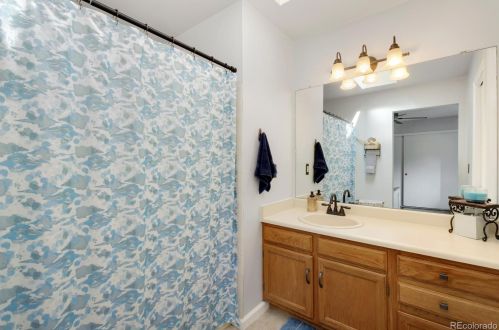 1826 Quintero Way, Aurora CO 80015-2521 exterior