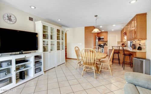 2548 Hawk St, Simi Valley CA 93065-2365 exterior