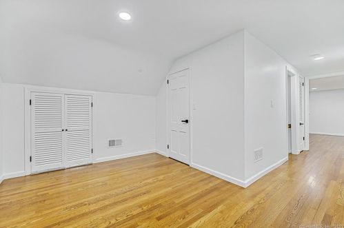 1090 Avery St, Wapping CT  06074-2301 exterior
