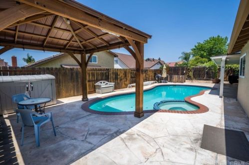 672 Mahogany Dr, El Cajon, CA 92019-2627
