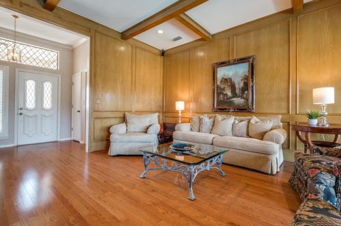 2321 Highland Hts Ln, Carrollton TX 75007-2033 exterior