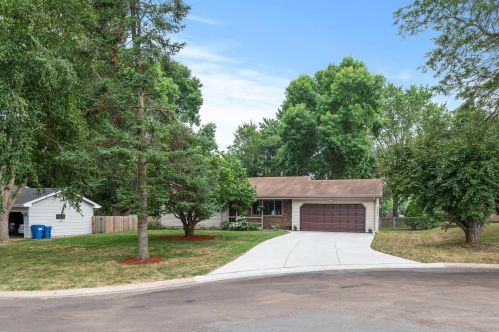 1943 9th St, Saint Paul, MN 55110-6719