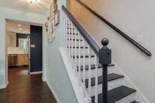 5 Park Ct, Niantic, CT 06357-3304