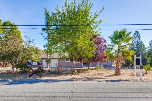 13090 Center Ave, San Martin, CA 95046-9763