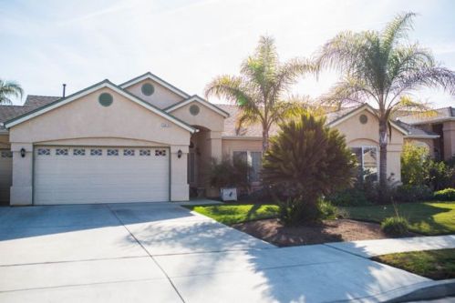 1615 Tulip St, Lemoore, CA 93245-5282