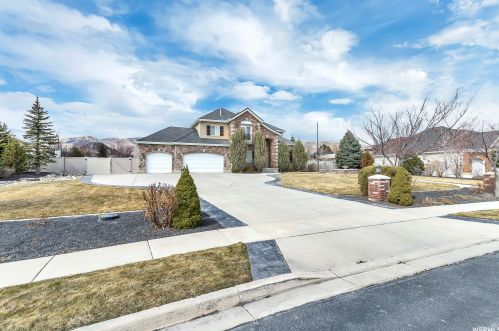 11641 Sunset Hills Dr, Highland, UT 84003-3757
