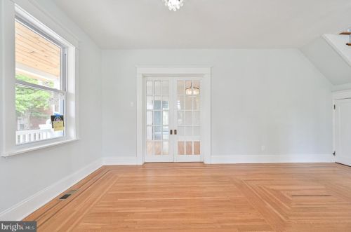 90 Holly Ave, Pitman NJ  08071-1249 exterior