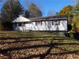 52 Colonial Ave, Waterbury, CT 06704-1404