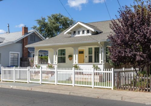 302 Scott St, Ukiah CA  95482-4320 exterior