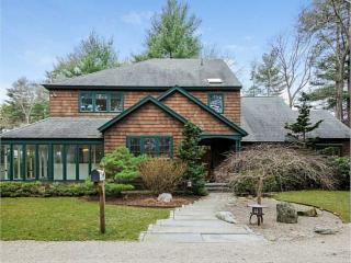 12 Anderson Dr, Barrington, RI 02806-2501