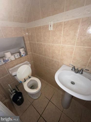 7030 Jackson St, Philadelphia PA  19148-3250 exterior