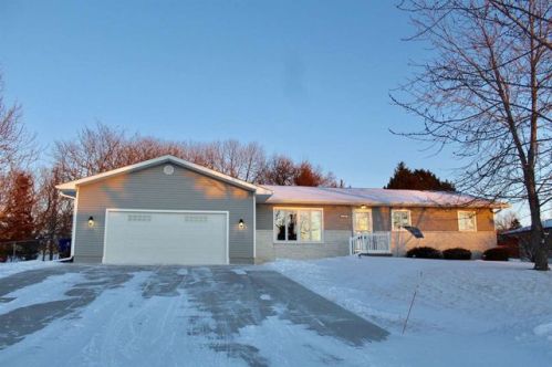 2108 Maurer Dr, Hadar, NE 68701-6723