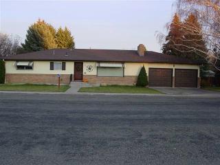 820 Nebraska St, Gooding, ID 83330-1635