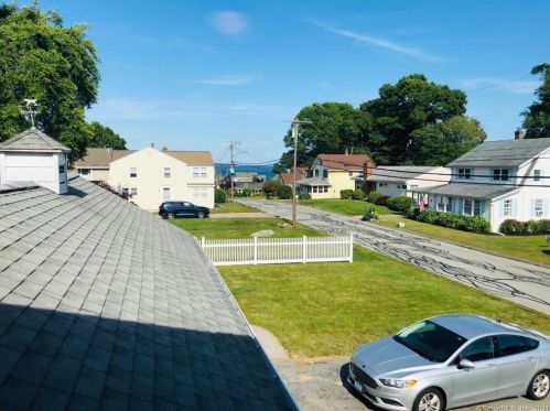 25 Billow Rd, Niantic CT  06357-3444 exterior