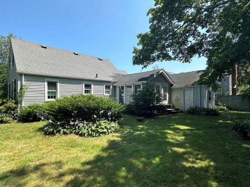 69 Delwood Rd, Warwick, RI 02889-1105