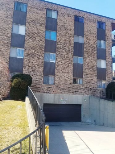 625 Huntington Commons Rd, Mount Prospect IL  60056-5252 exterior