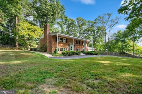 7301 Lackawanna Dr, Springfield VA  22150-4418 exterior