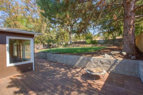 525 Eastwood Dr, Medford, OR 97504-7535