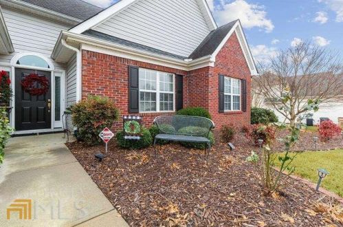 572 Red Tip Ln, Loganville, GA 30052-8929