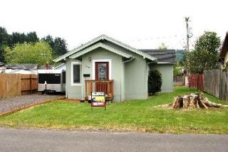 958 Greenwood Ave, Winchester Bay OR  97467-1337 exterior