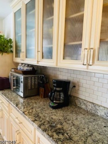 19 River Rd, Nutley, NJ 07110-3437