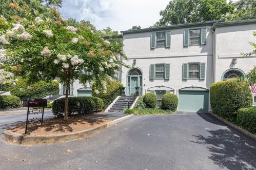 31 Mooregate Sq, Atlanta GA  30327-1539 exterior