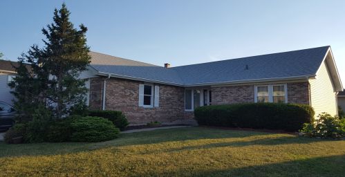 1084 Gloria Dr, Elk Grove Vlg, IL 60007-3179