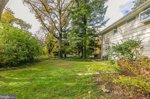 15 Robert Rd, Princeton NJ  08540-5332 exterior