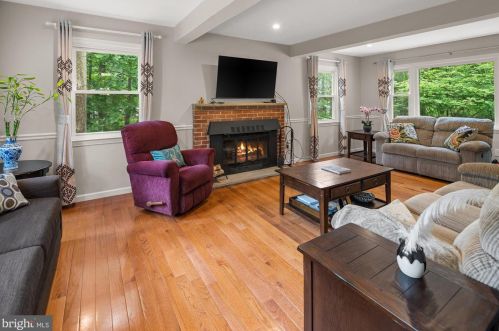 1063 Stuart Rd, Princeton NJ  08540-1219 exterior
