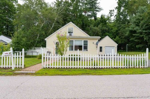 17 Cottage Ave, Auburn, NH 03032-3133
