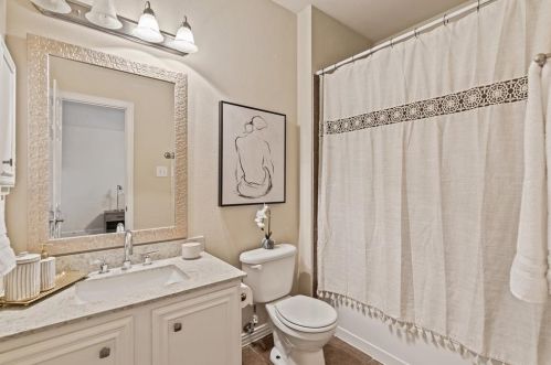 3622 Boxwood Dr, Garland TX 75040-8798 exterior