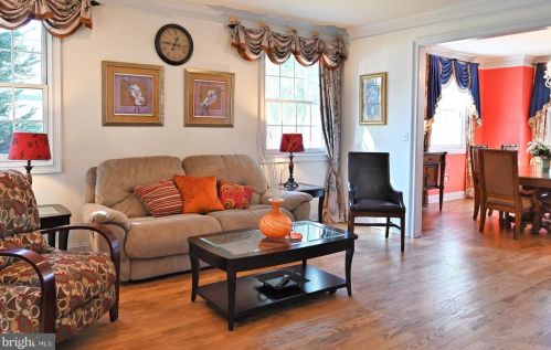 87 Leavitt Ln, Princeton NJ  08540-3921 exterior