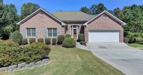2039 Village Centre Dr, Loganville, GA 30052-5366