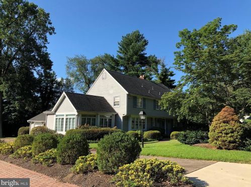 316 Knolltop Ln, Tavistock, NJ 08033-3719