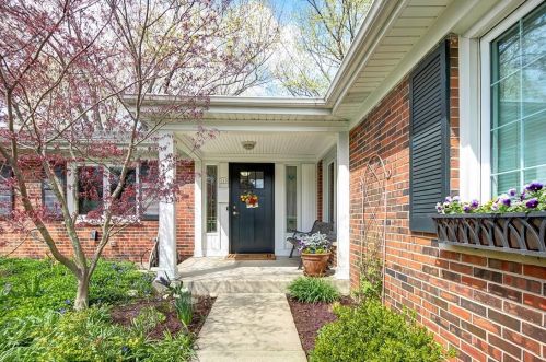 24 Regency Dr, Arlington Hts, IL 60004-6640