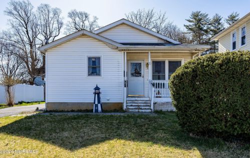 10 Lenoir Ave, East Freehold, NJ 07728-1612