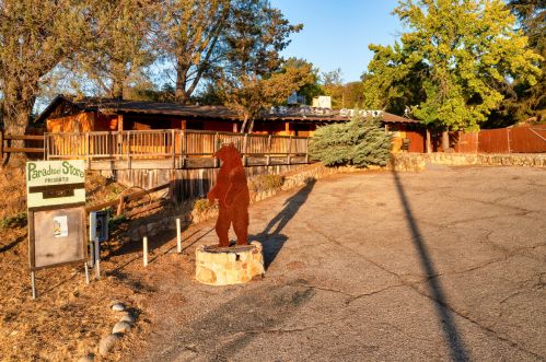 1 Paradise Rd, Santa Barbara, CA 93105-9771