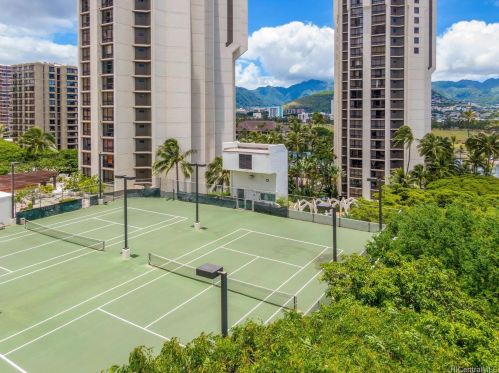 300 Wai Nani Way, Honolulu HI 96815-3961 exterior