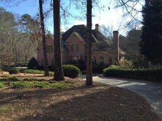 9485 Red Bird Ln, Alpharetta, GA 30022-5143