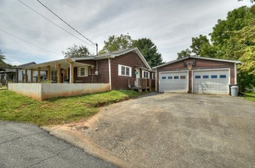 270 Kingtown St, Fry, GA 30555-2578