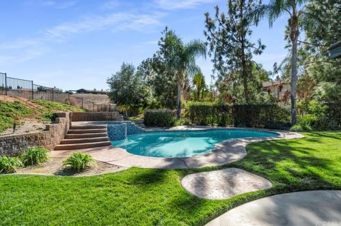 7470 Chateau Rdg Ln, Riverside CA  92506-7542 exterior