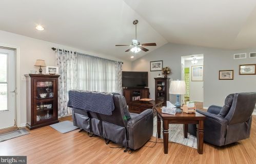 70 Marietta Ln, Falling Waters, WV 25419-4665
